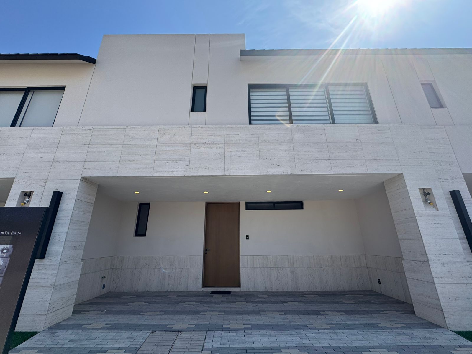 Casa Nueva En Venta Con 8 metros De Frente, Zona Sur-Este de León, Gto.