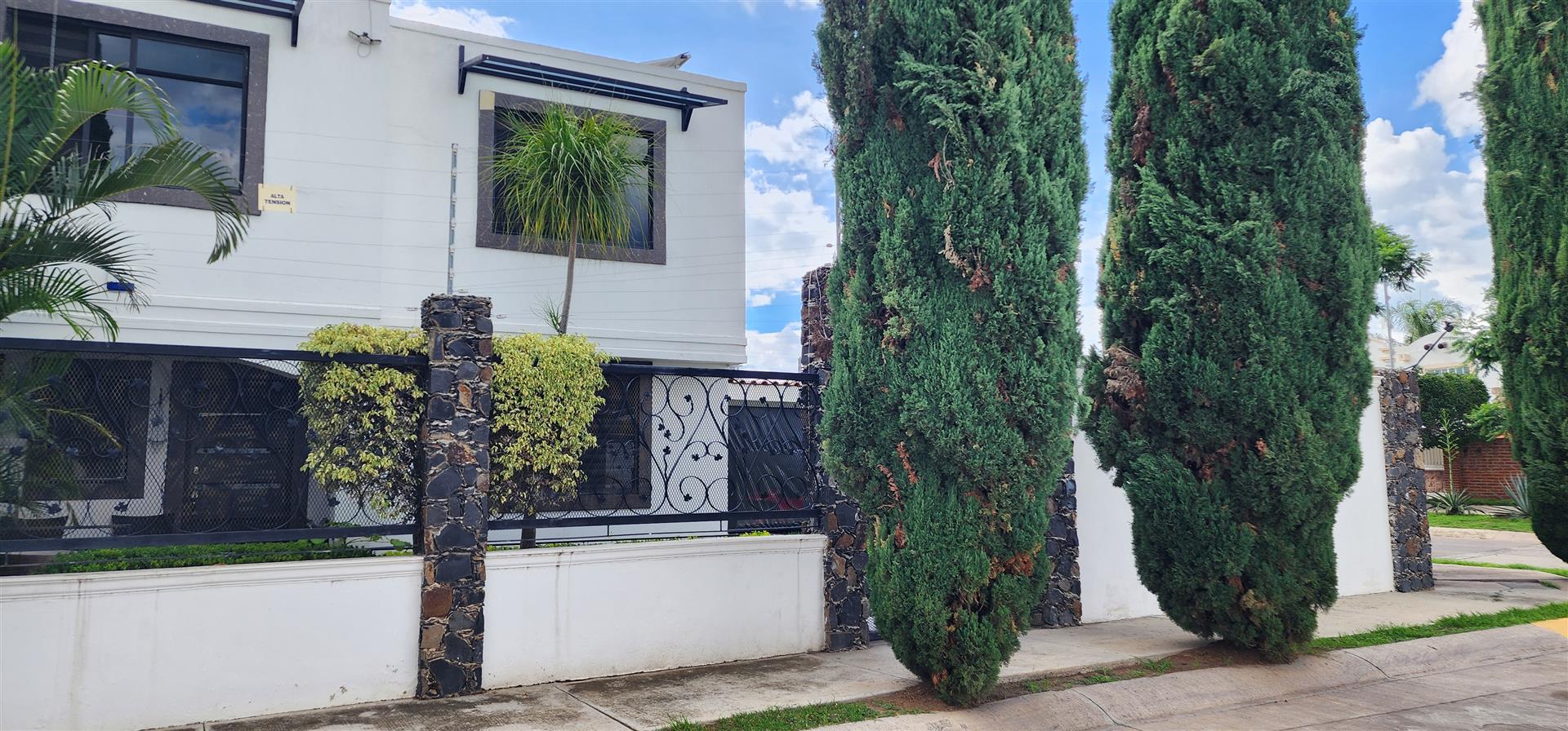 Hacienda del Campestre, León, Gto. Esquina, Doble Terreno, Casa En Venta